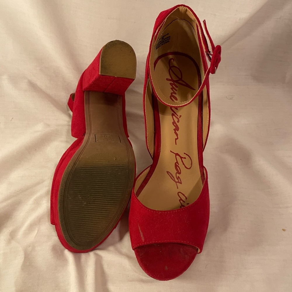Red heels - Picture 2 of 2